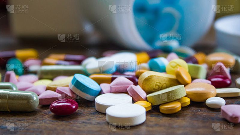 对于一些初创企业或产品线尚未完善的企业来说，小批量起订量具有以下优势：